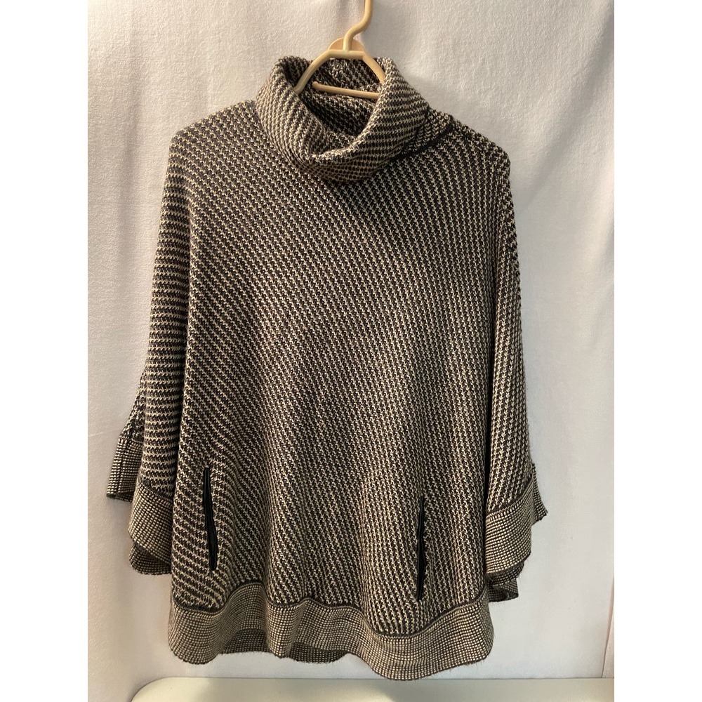 Romeo & Juliet Couture women’s sweater‎ turtle neck poncho gray M/L boho
